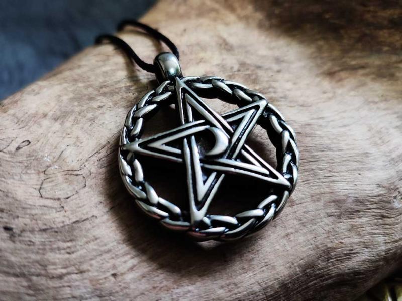Heavy pentagram stainless steel pendant