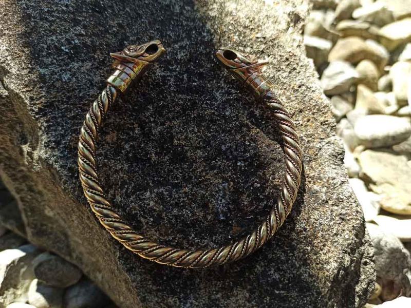 Wikinger Armreif Wolf