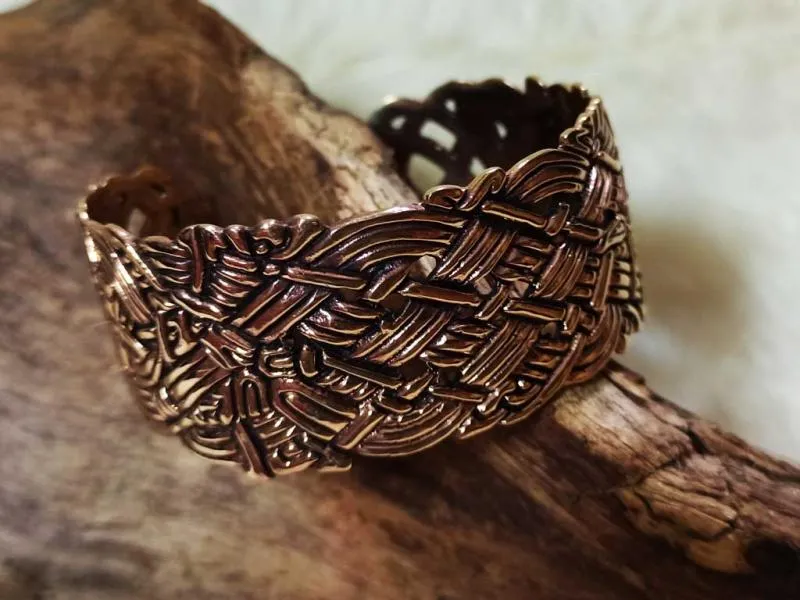 Wide Celtic bracelet made of bronze