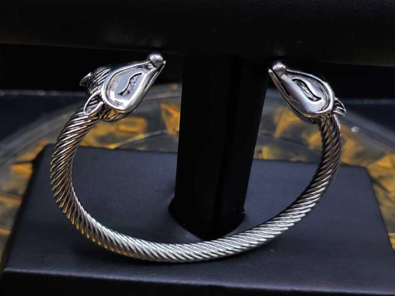 Stainless steel bangle with two heads of foxes