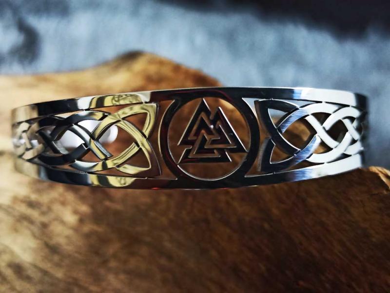 Edelstahlarmreif Valknut