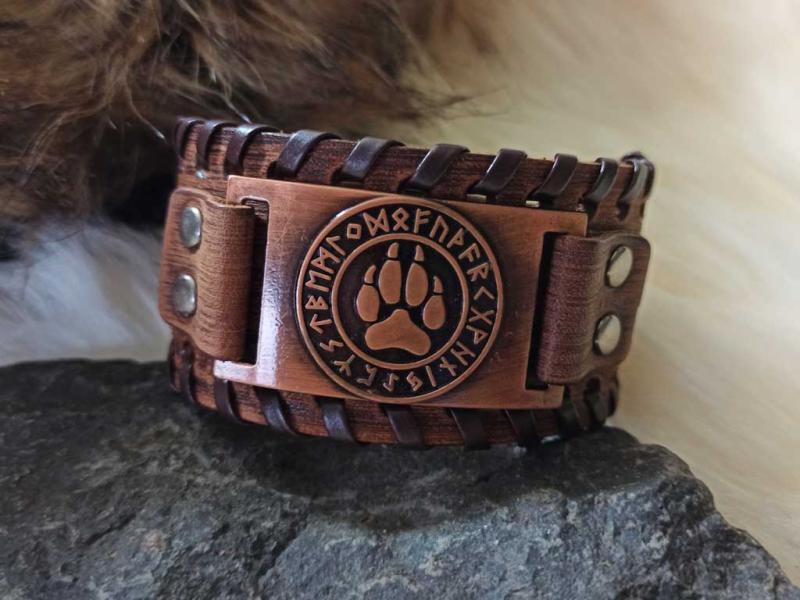 Bear claw leather bracelet