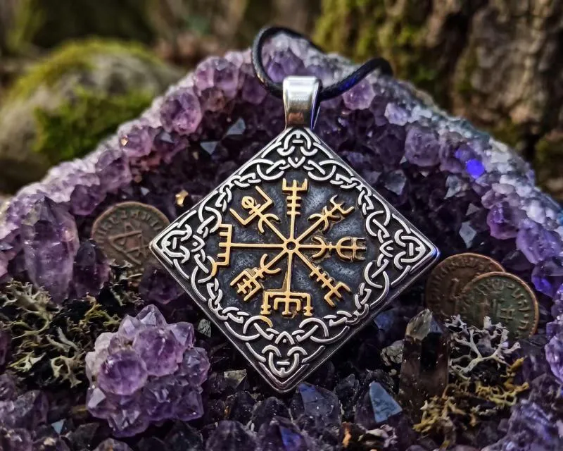 Vegvisir mit Endlosknoten
