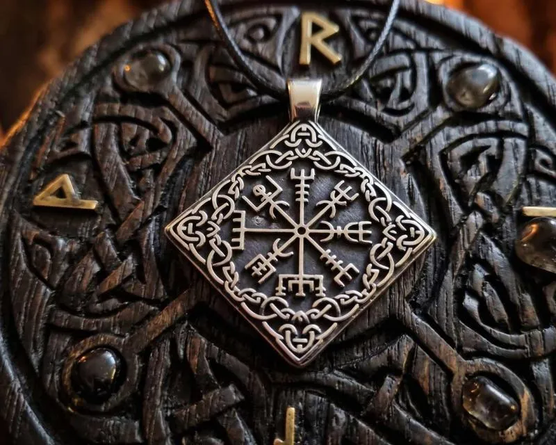 Vegvisir mit Endlosknoten