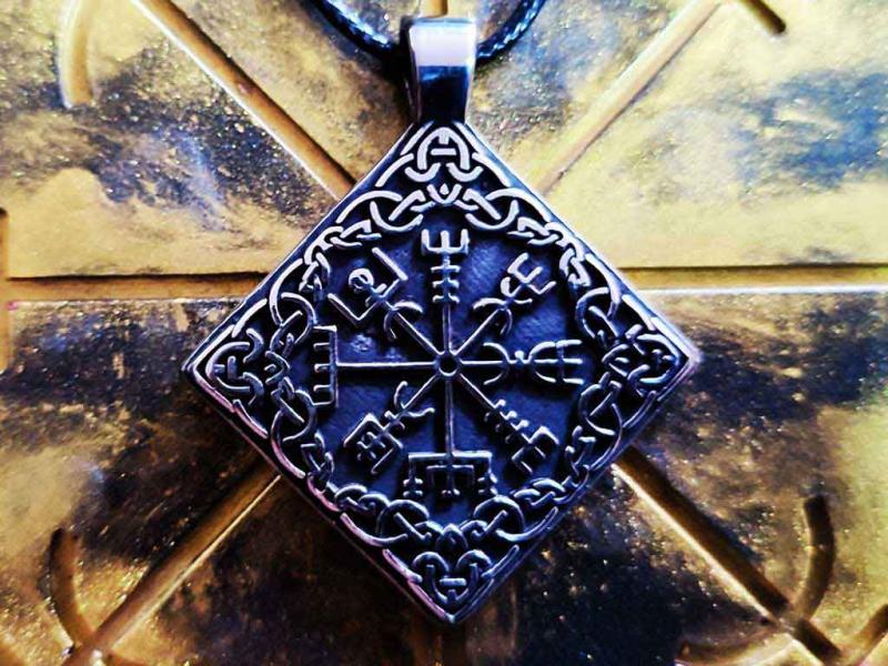 Vegvisir mit Endlosknoten