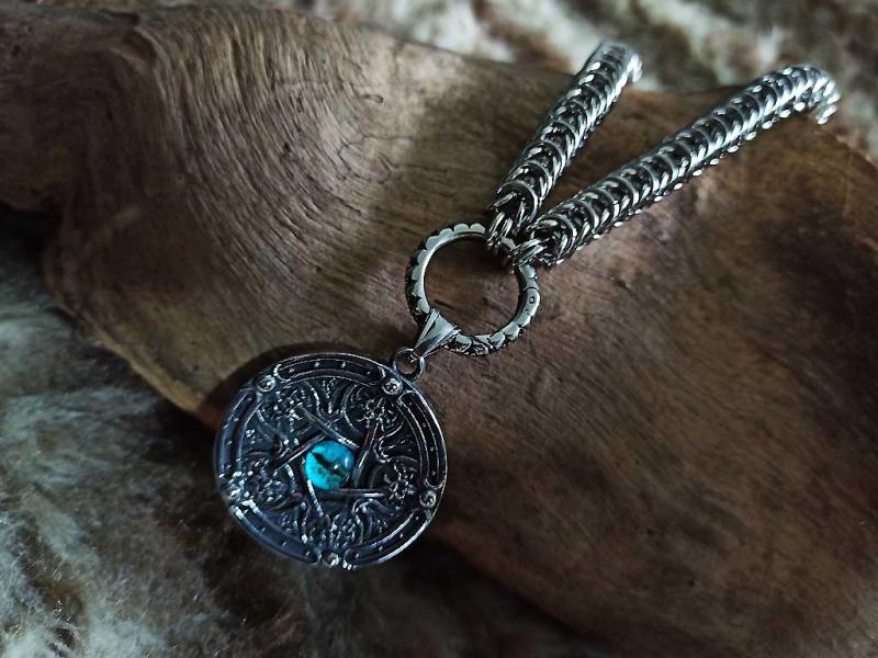 Pentagramm an einer Drachengliederkette