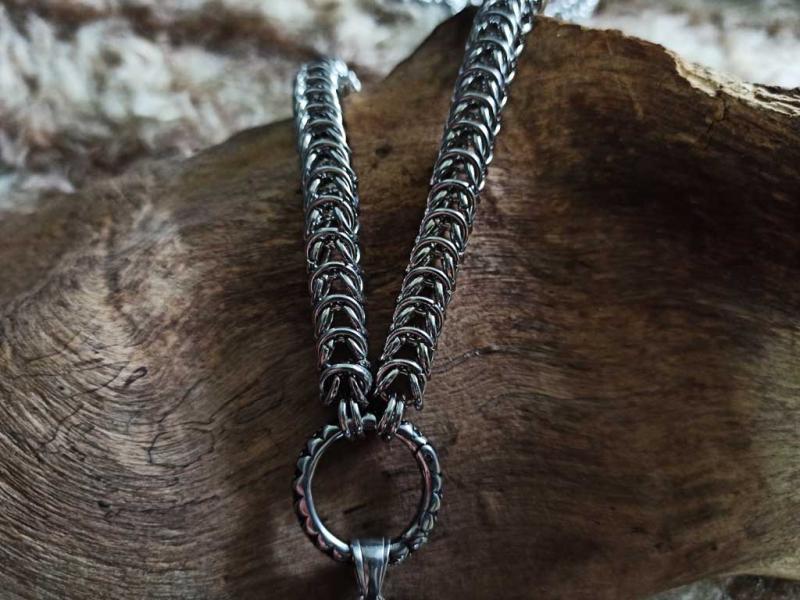 Pentagramm an einer Drachengliederkette