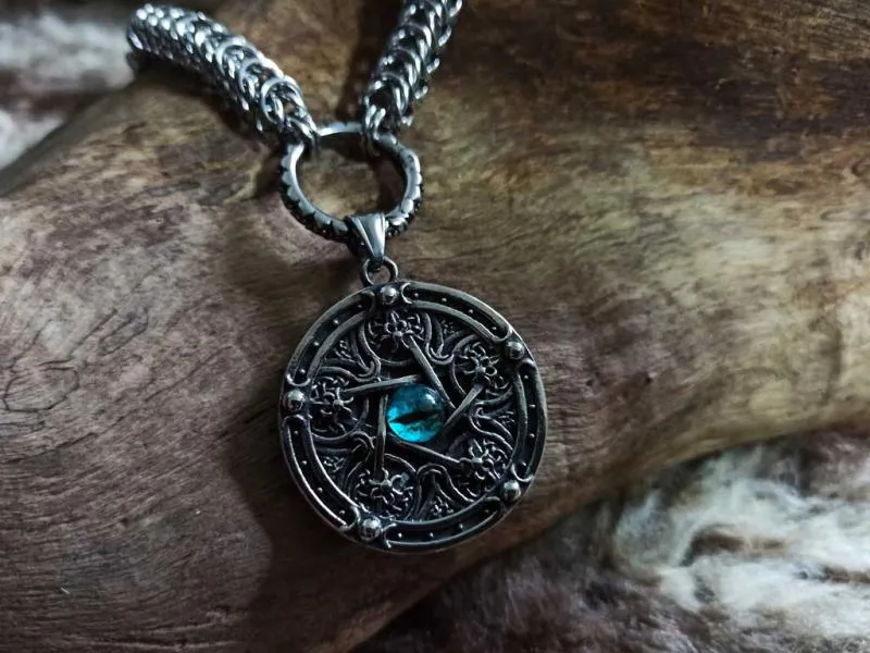 pentagram on a dragon link chain
