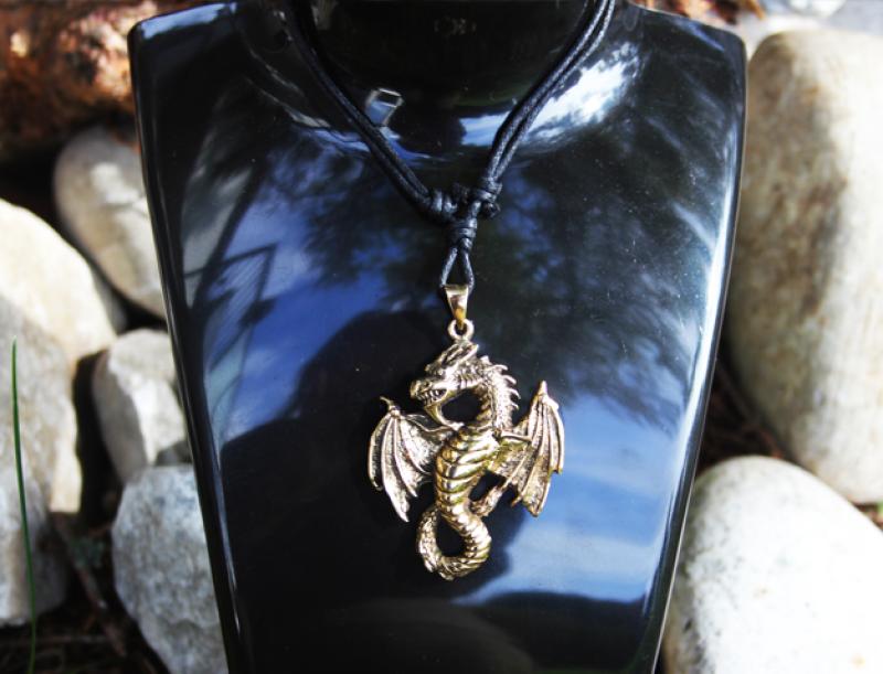 Großer Massiver Drachen in Bronze