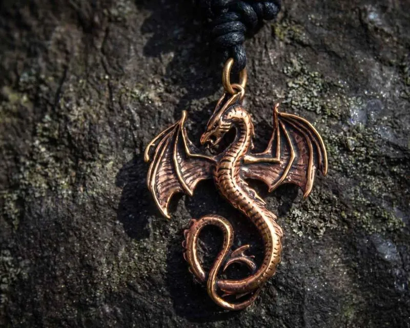 Feuerdrachen aus Bronze