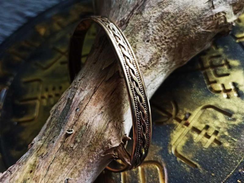 Celtic bracelet for women made in bronze