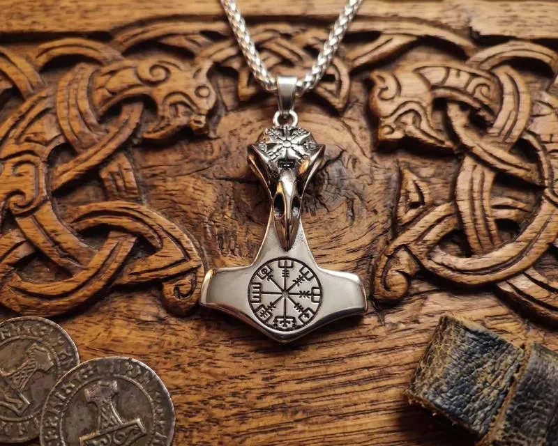 Thorhammer mit Vegvisir und Rabenkopf