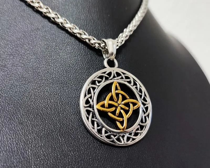 Keltischer Edelstahlanhänger mit goldfarbenem Hexenknoten