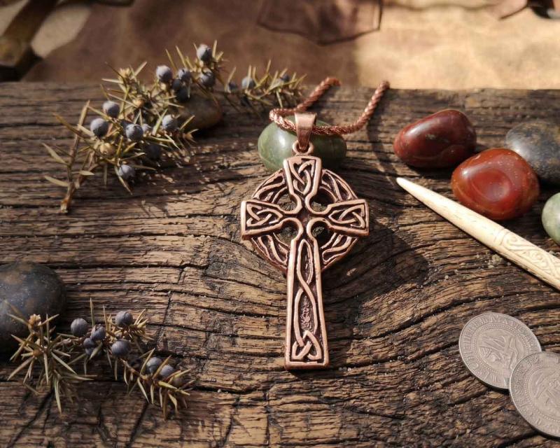 Keltenkreuz mit Keltischem Knoten