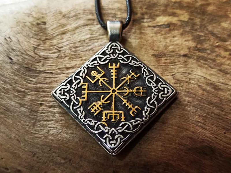 Vegvisir mit Endlosknoten