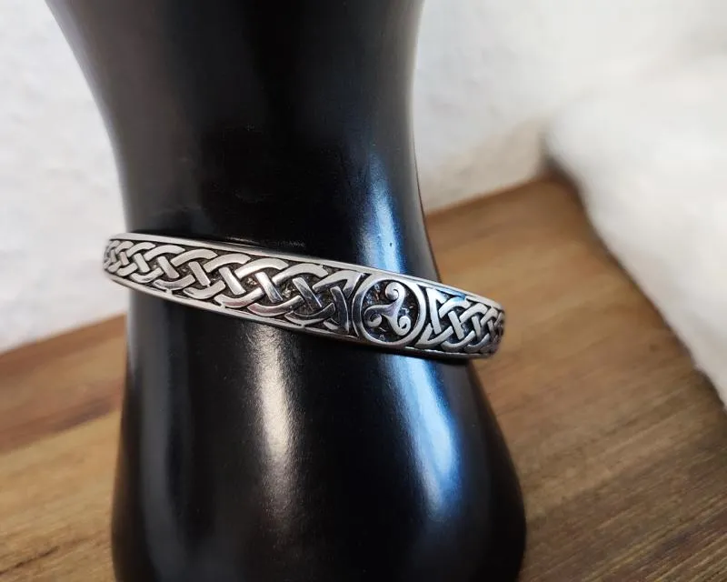 Bracelet with triskele