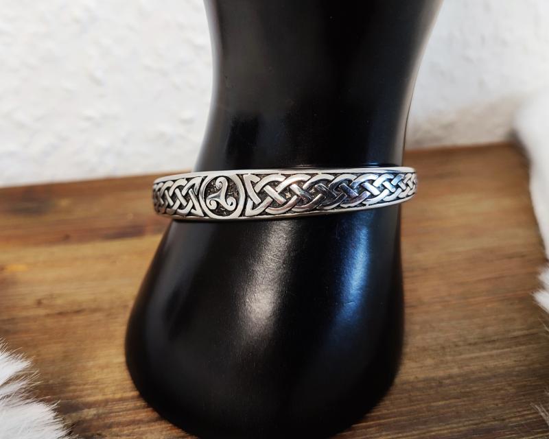 Armreif mit Triskele