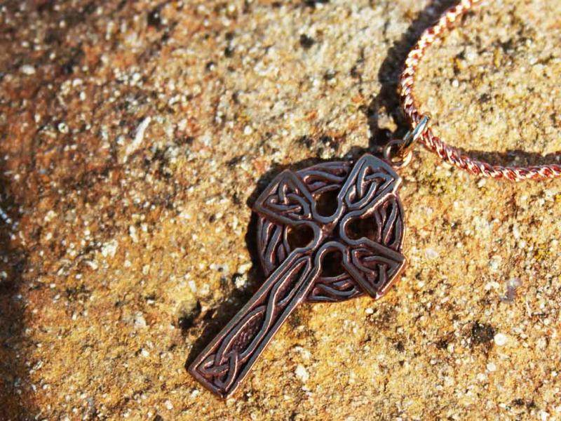 Keltenkreuz mit Keltischem Knoten