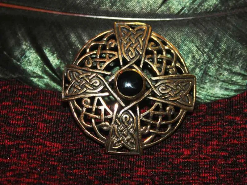 Brooch with celtic cross