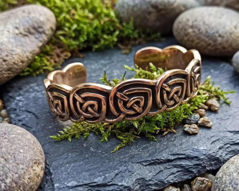 Bangle with a Celtic knot pattern