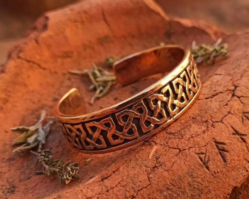 Bangle endless knot