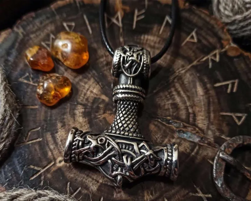 Thorhammer im Jelling Stil