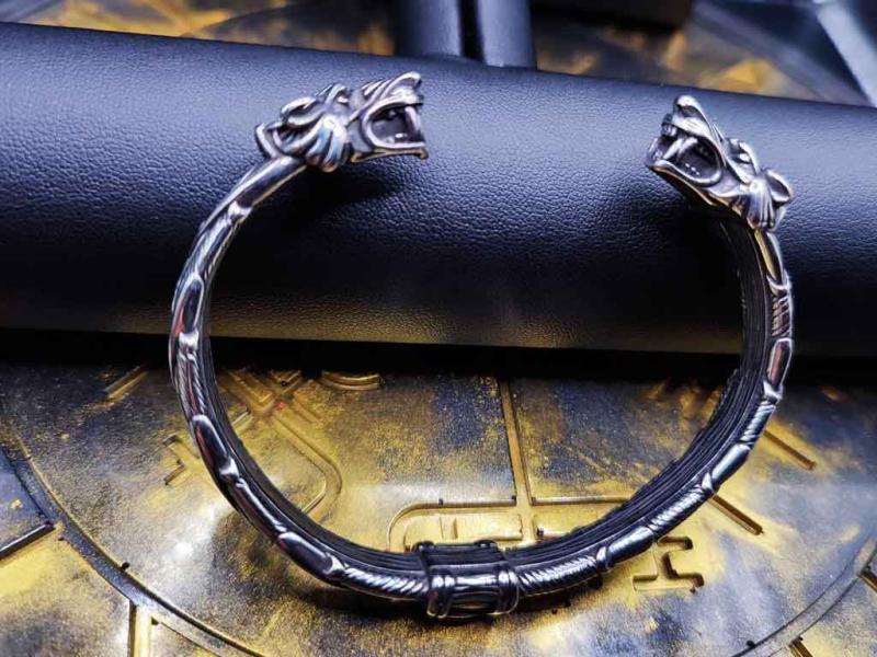 Viking bangle with Viking knots and wolf heads in stainless steel