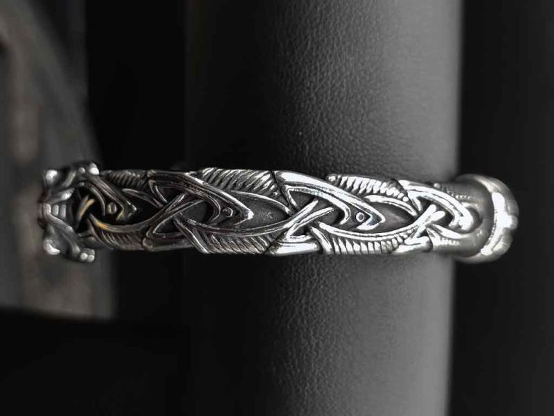 Viking bangle with Viking knots and wolf heads in stainless steel