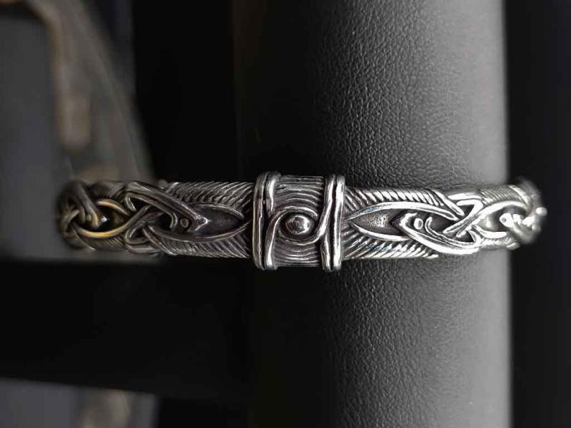 Viking bangle with Viking knots and wolf heads in stainless steel