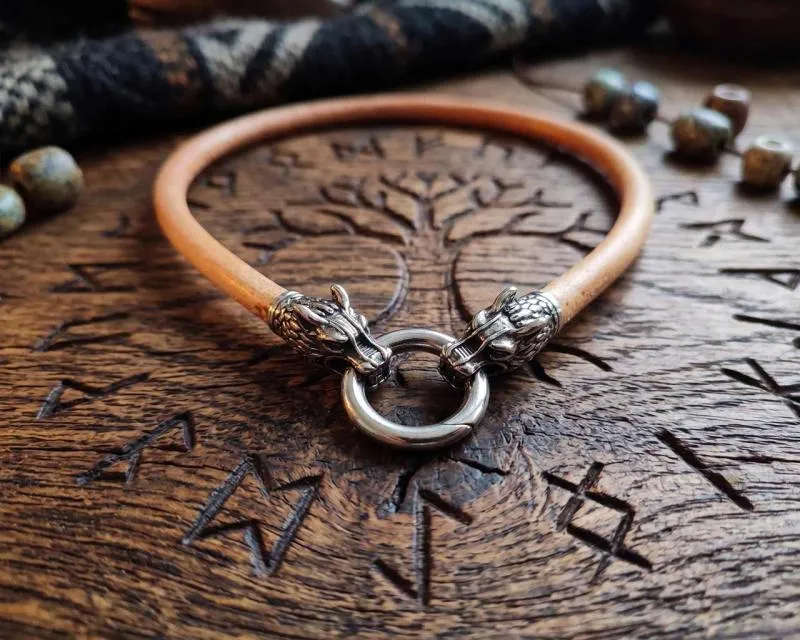 Natural Solid Leather Necklace with Wolf Heads – Earthy & Powerful Viking Style