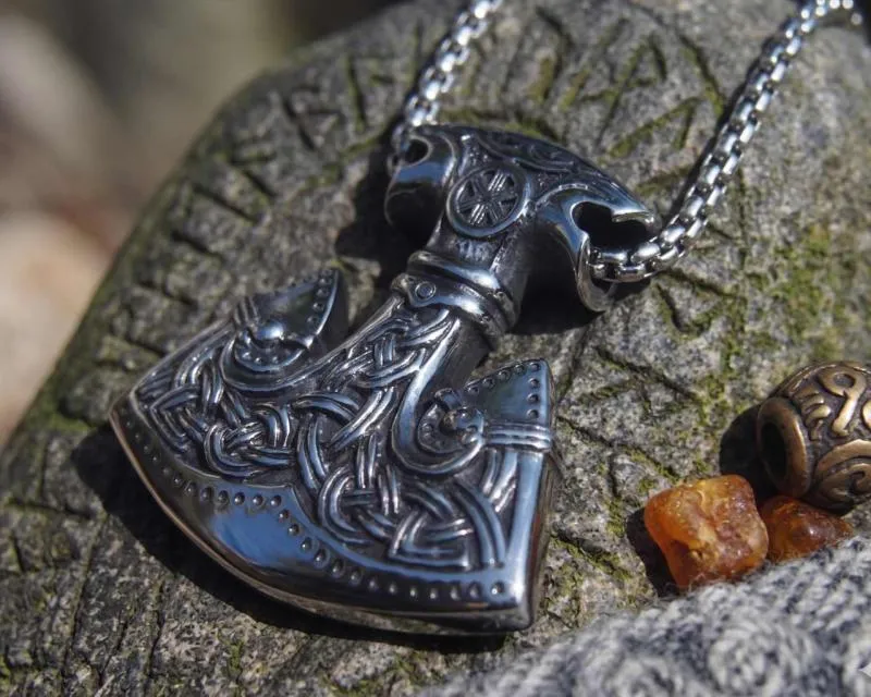 Ornate Thorhammer made of stainless steel