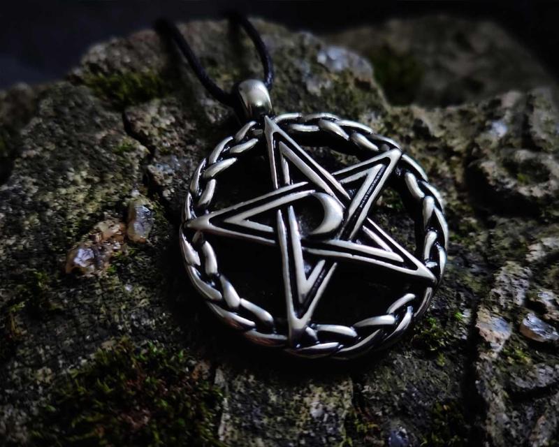Pentagramm mit Mond