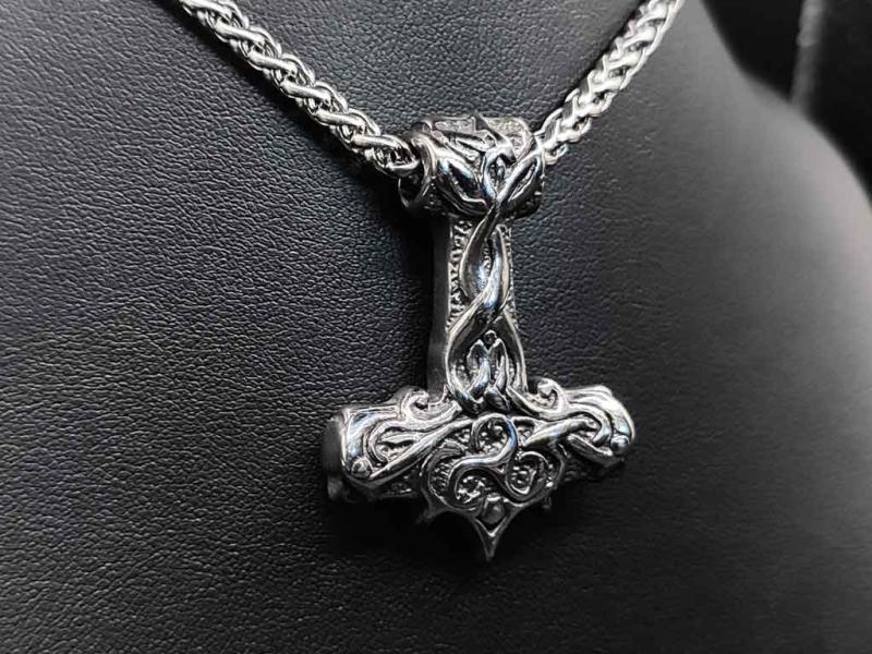 Mjölnir mit Wikingerknoten & Triskele