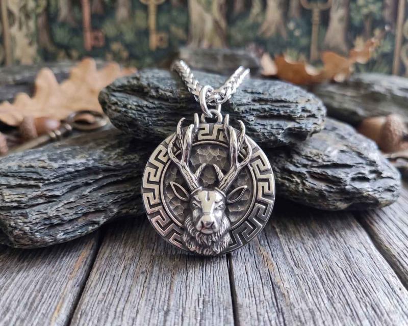 Hirsch-Anhänger aus Edelstahl | Keltischer & Nordischer Schmuck
