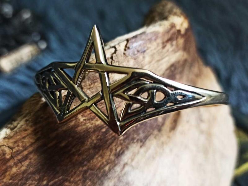 Women's pentagram bangle