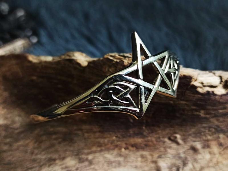 Women's pentagram bangle