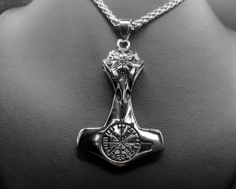 Thor's hammer with Vegvisir and raven head