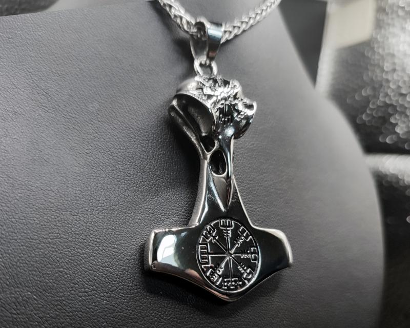 Thor's hammer with Vegvisir and raven head