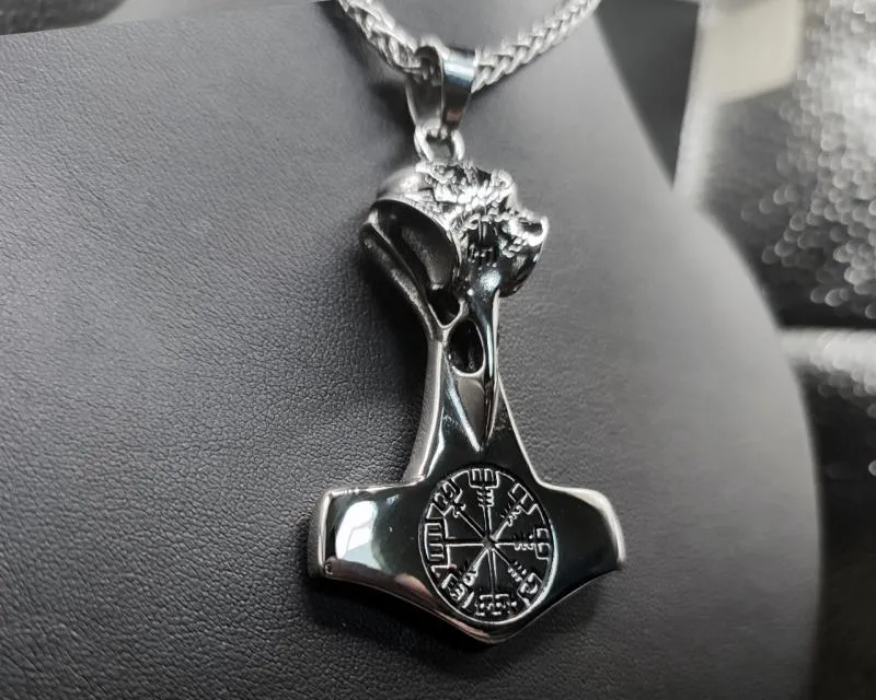 Thorhammer mit Vegvisir und Rabenkopf Thorhammer mit Vegvisir und Rabenkopf