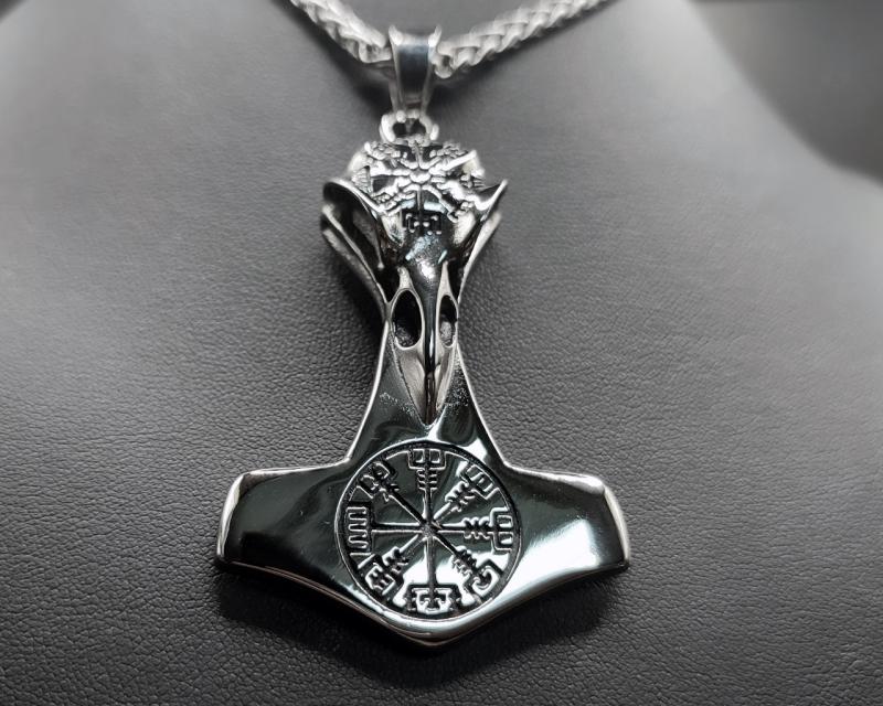 Thor's hammer with Vegvisir and raven head
