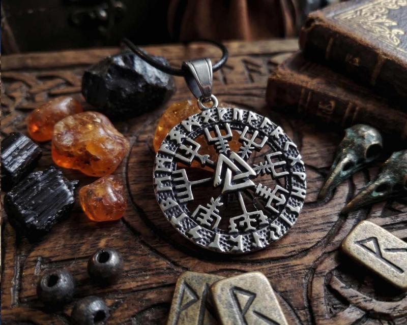 Valknut Vegvisir im Runenkreis