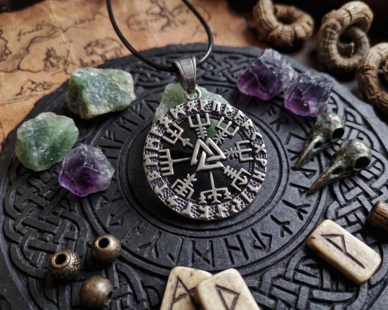 Valknut Vegvisir im Runenkreis