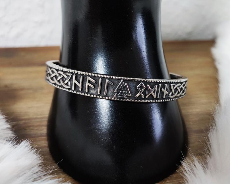 Valknut stainless steel bangle