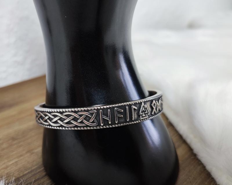 Valknut stainless steel bangle
