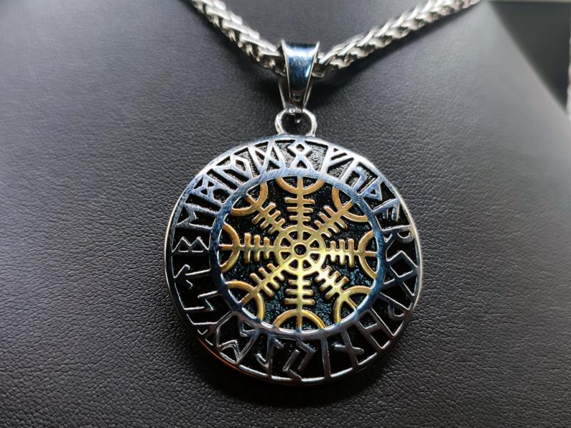 Ægishjálmur mit Runenring