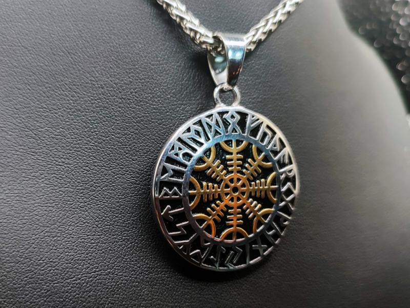 Ægishjálmur mit Runenring