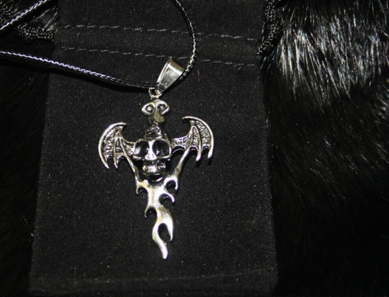 Fledermaus Totenkopf Anhänger