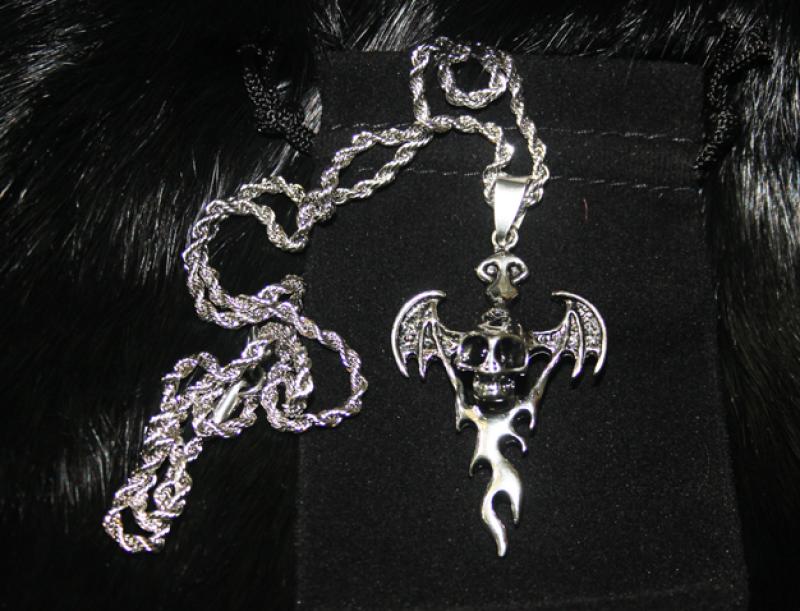 Fledermaus Totenkopf Anhänger