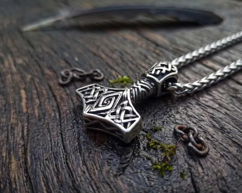 Viking jewelry Thorhammer