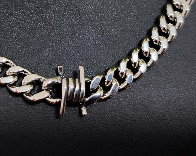 Edelstahl Panzerkette mit Stacheldraht Elementen